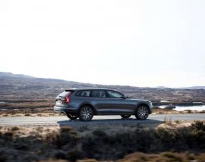2016 Volvo V90 T6 Cross Country