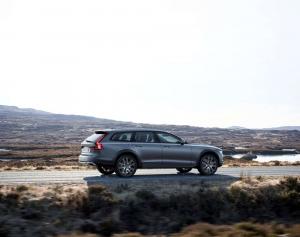 2016 Volvo V90 T6 Cross Country