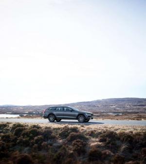 2016 Volvo V90 T6 Cross Country
