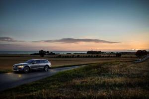 2016 Volvo V90 T6 Cross Country