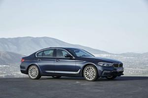 2017 BMW 530d xDrive Sedan Luxury Line WW)
