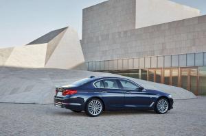 2017 BMW 530d xDrive Sedan Luxury Line WW)