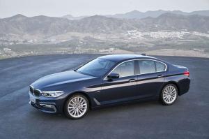 2017 BMW 530d xDrive Sedan Luxury Line WW)