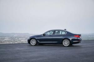 2017 BMW 530d xDrive Sedan Luxury Line WW)