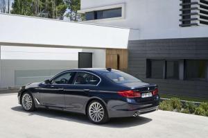 2017 BMW 530d xDrive Sedan Luxury Line WW)