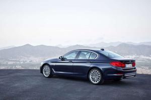 2017 BMW 530d xDrive Sedan Luxury Line WW)