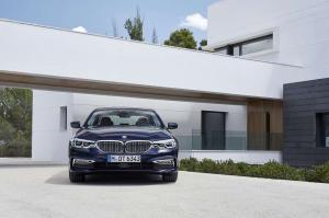 2017 BMW 530d xDrive Sedan Luxury Line WW)
