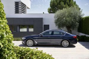 2017 BMW 530d xDrive Sedan Luxury Line WW)