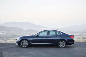 2017 BMW 530d xDrive Sedan Luxury Line WW)