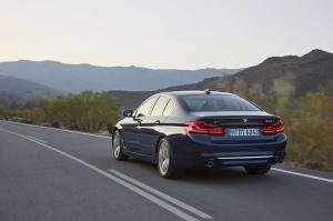 2017 BMW 530d xDrive Sedan Luxury Line WW)