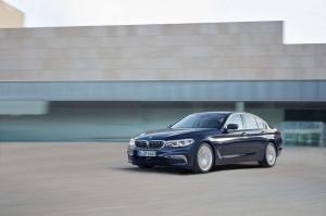 2017 BMW 530d xDrive Sedan Luxury Line WW)