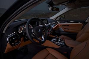 2017 BMW 530d xDrive Sedan Luxury Line WW)