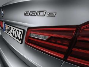 2017 BMW 530e WW)