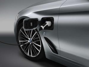 2017 BMW 530e WW)