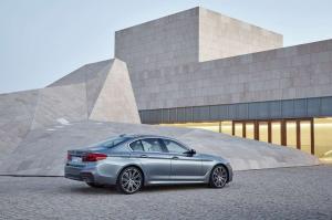 2017 BMW 540i Sedan M Sport WW)