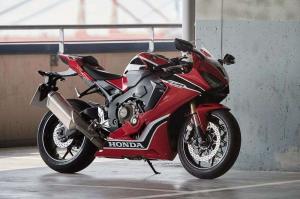 Спортбайк Honda CBR1000RR Fireblade