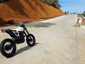 2004 Honda XR200 by 3B Customs