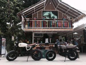 2004 Honda XR200 by 3B Customs