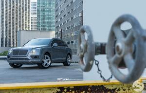 Кроссовер Bentley Bentayga примерил 22-дюймовые диски ADV.1 Competition Series
