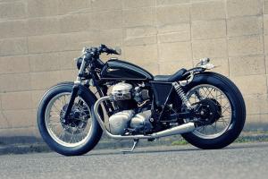 2002 Kawasaki W650 by Heiwa MC