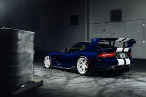 2016 Dodge Viper ACR on ADV.1 Wheels ADV06R M.V2 CS)