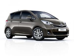 Toyota показывает обновленный компактвэн Verso-S