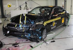 Краш-тесты Mercedes-Benz C-Class