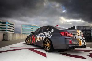 2014 BMW M5 by Akrapovic