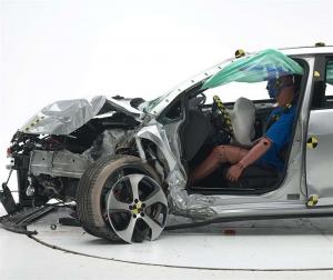 Краш-тест Volkswagen Golf GTI 2015 модельного года