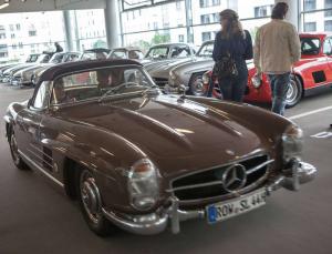 Парад автомобилей Mercedes-Benz 300SL