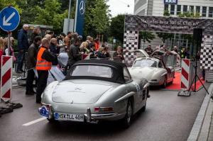 Парад автомобилей Mercedes-Benz 300SL
