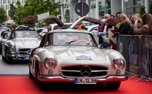 Парад автомобилей Mercedes-Benz 300SL