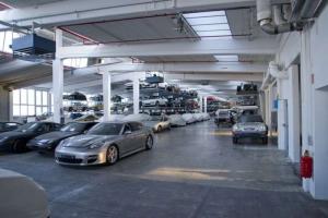 Автосклад Porsche в Штутгарде
