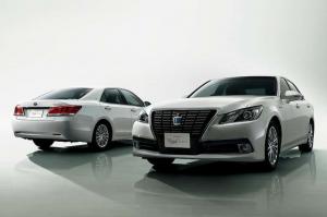 2014 Toyota Crown Royal Saloon Black Style