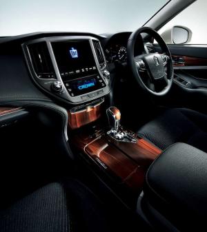 2014 Toyota Crown Royal Saloon Black Style