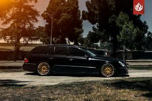 Mercedes-Benz E350 Estate «обули» в диски VIP Modular