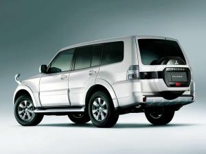 2014 Mitsubishi Pajero 5-Door JP)
