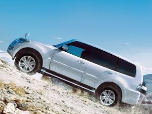 2014 Mitsubishi Pajero 5-Door JP)