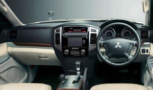 2014 Mitsubishi Pajero 5-Door JP)