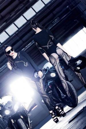 Девушки в рекламе BMW Motorrad