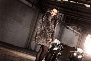 Девушки в рекламе BMW Motorrad