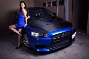 Яркая красотка в Mitsubishi Lancer Evo