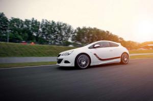 2014 Opel Astra GTC Turbo i 1400 by Irmscher