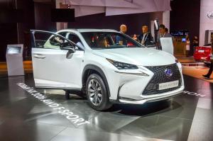На московском автосалоне Lexus показала кроссовер NX