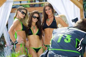 расотки Monster Energy