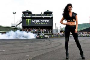 расотки Monster Energy