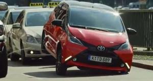 Toyota Aygo предстал в промо-ролике в хозяином улиц