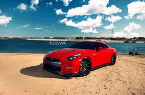 2014 Nissan GT-R on Strasse Wheels