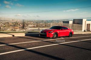 2014 Nissan GT-R on Strasse Wheels