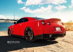 2014 Nissan GT-R on Strasse Wheels